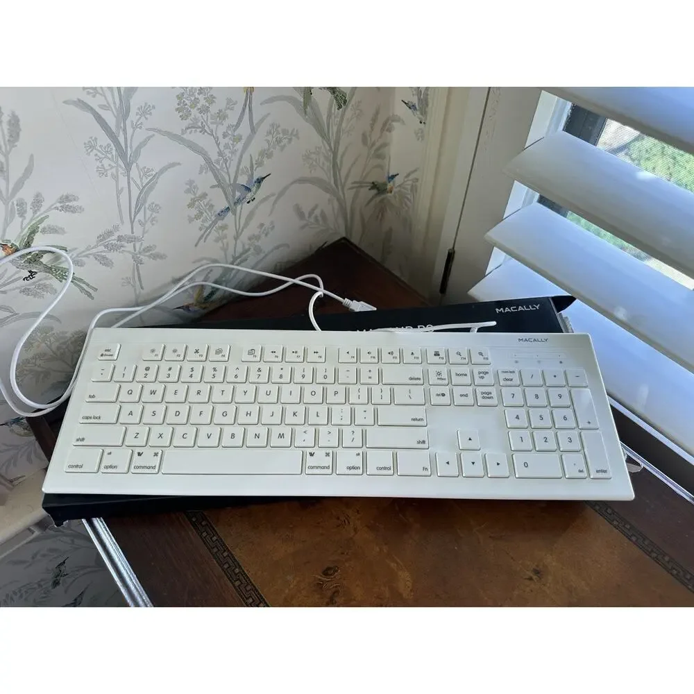 Macally 104 Key full-size USBlug & Play Wired Computer keyboard For Mac And PC-
